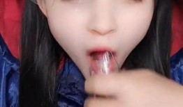 爆料雨衣妹妹视频,视频引发热议！